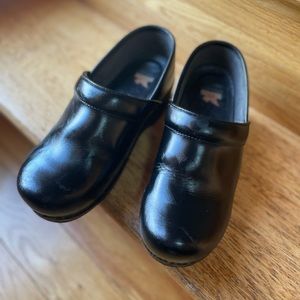 Dansko XP wide nursing clogs